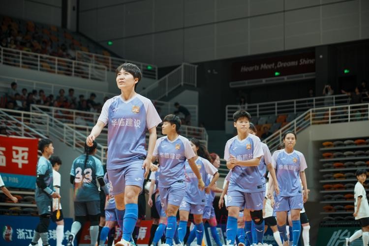 2025女五联赛大幕拉开 14支队伍角逐冠军荣耀 2025女五联赛大幕拉开 14支队伍角逐冠军荣耀